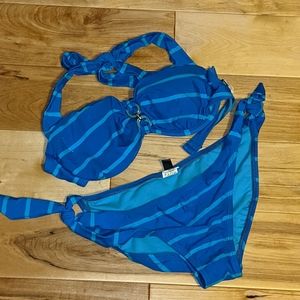 32D bikini